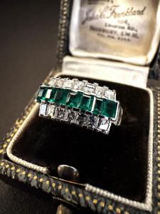 Anello  in  Platino  con   Smeraldi  e   Diamanti  